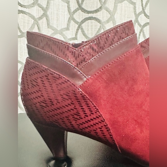 Karen Scott Cahleb Dress Contemporary Style Booties Wine Color 9 M - Picture 6 of 9